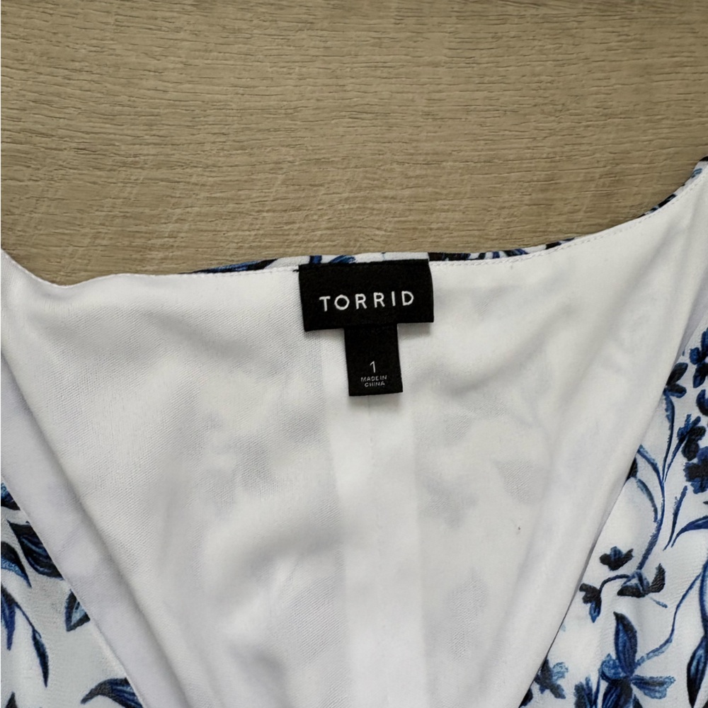 Torrid Blue and White Floral Top - Picture 3 of 4